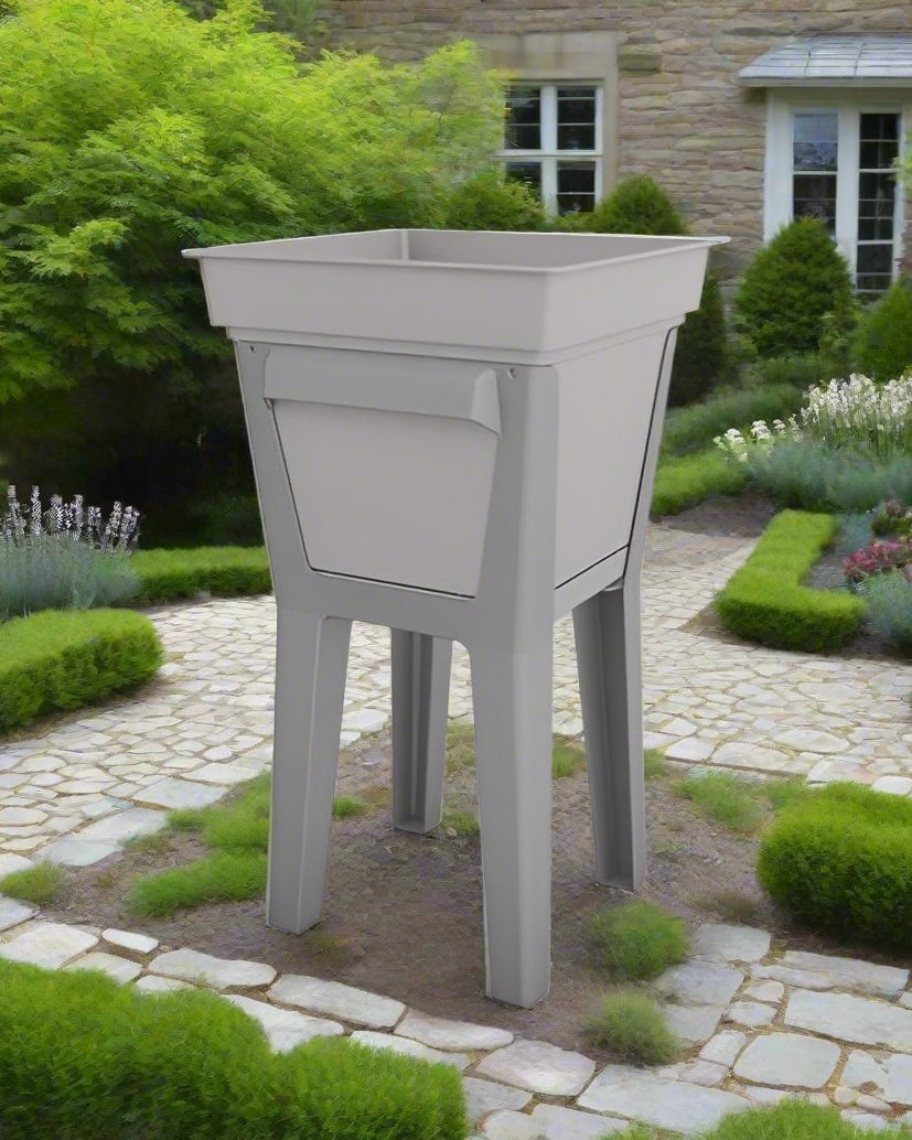 Basilio, 61, Aluminium - Acacia Garden Center