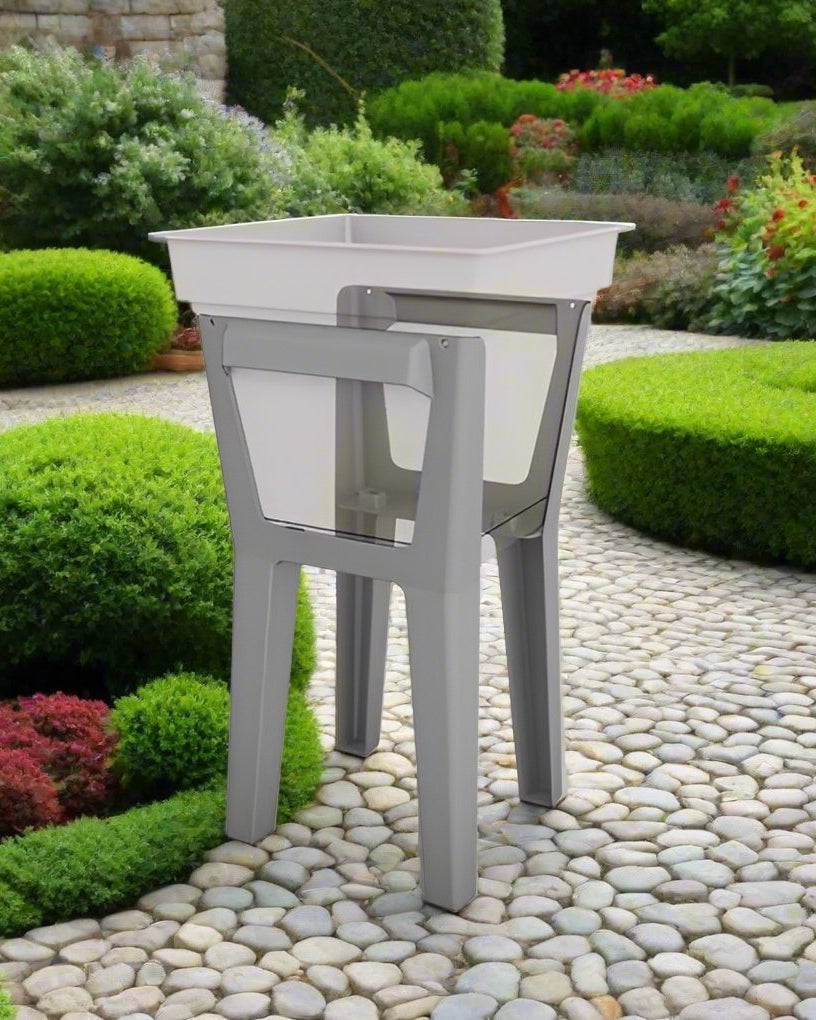 Basilio, 61, Aluminium - Acacia Garden Center