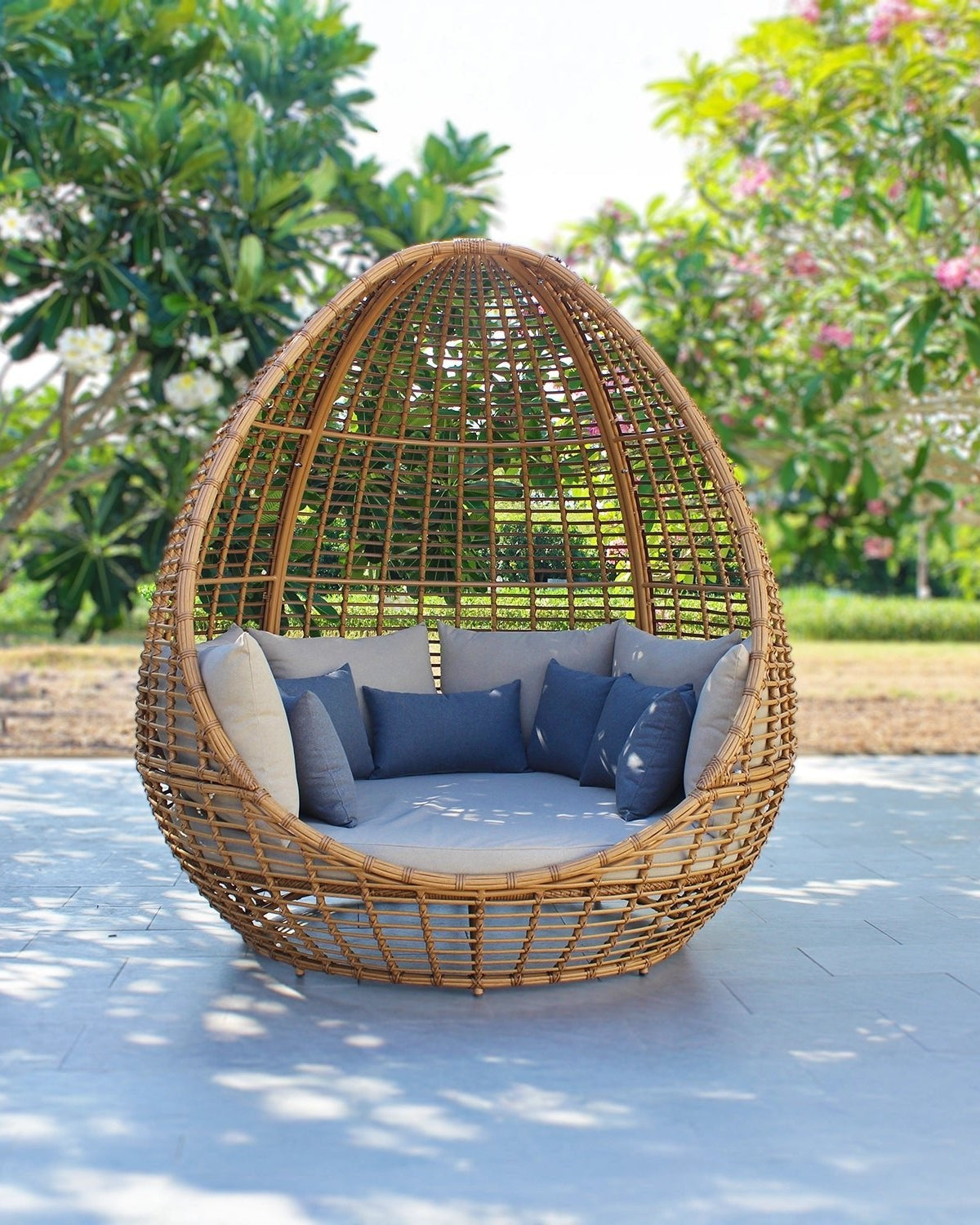 Cocoon Daybed Lounger | Enclosed Oval Design, 2–3 Seater - Acacia Garden Center