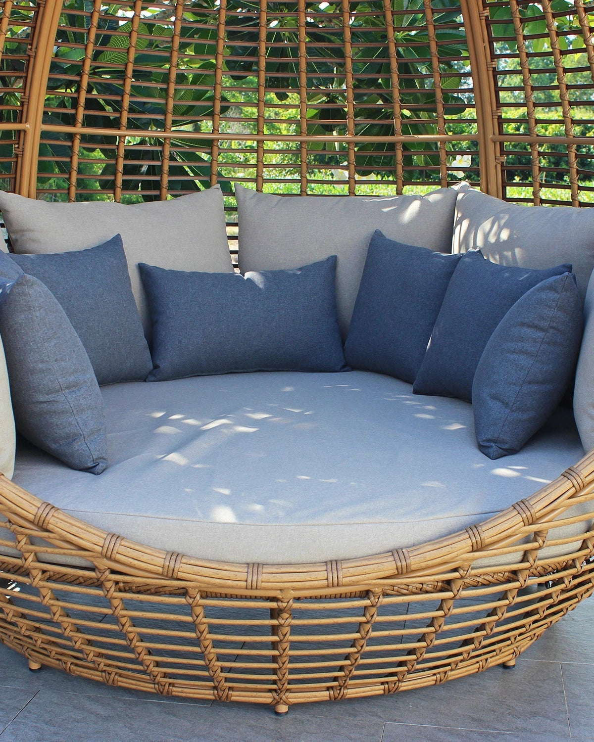 Cocoon Daybed Lounger | Enclosed Oval Design, 2–3 Seater - Acacia Garden Center