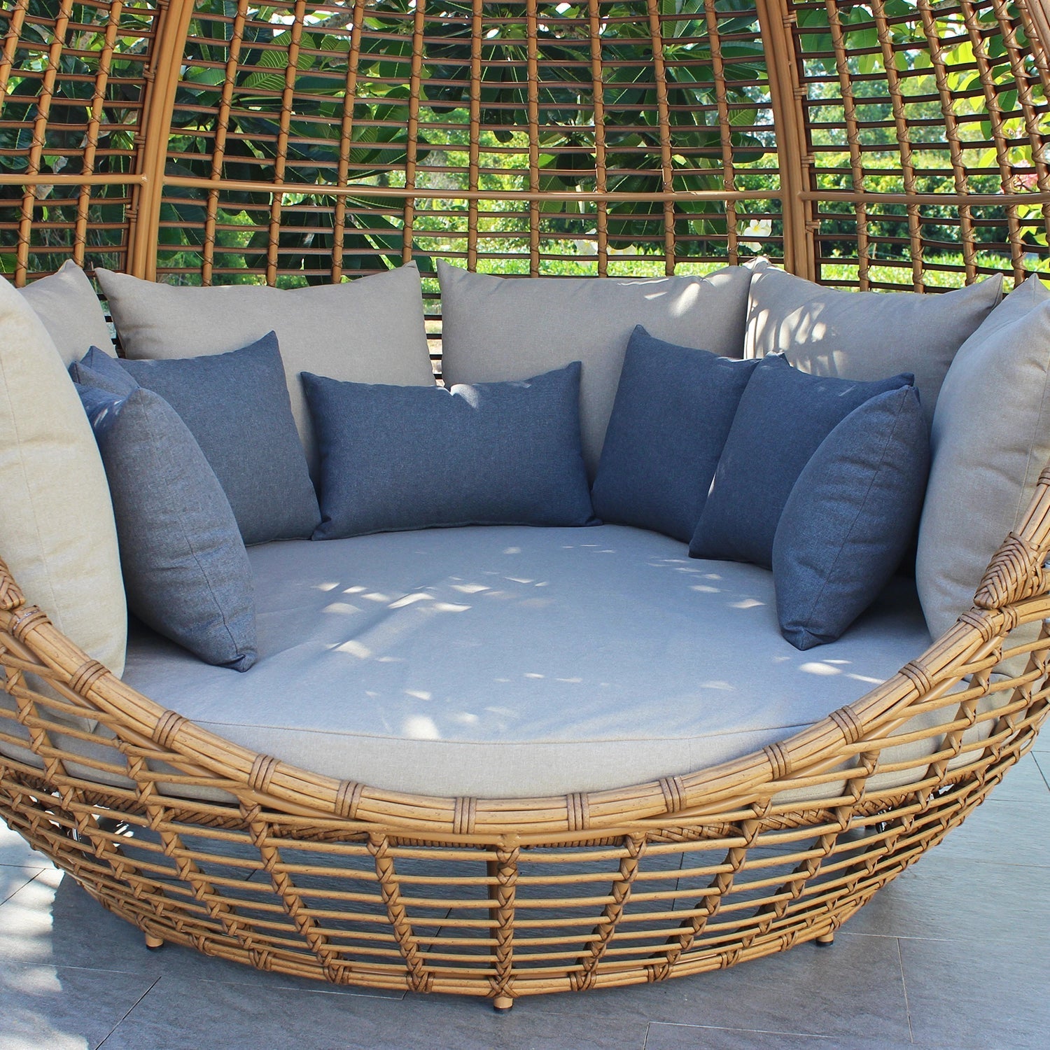 Cocoon Daybed Lounger | Enclosed Oval Design, 2–3 Seater - Acacia Garden Center