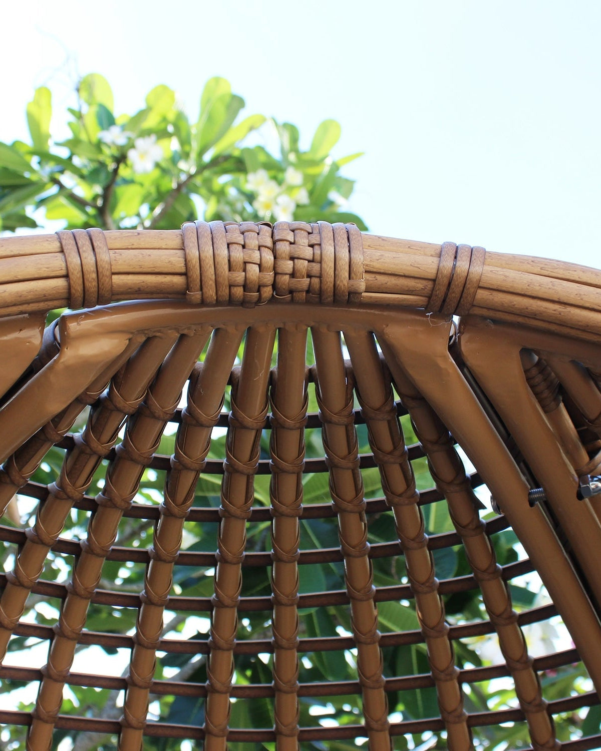 Cocoon Daybed Lounger | Enclosed Oval Design, 2–3 Seater - Acacia Garden Center