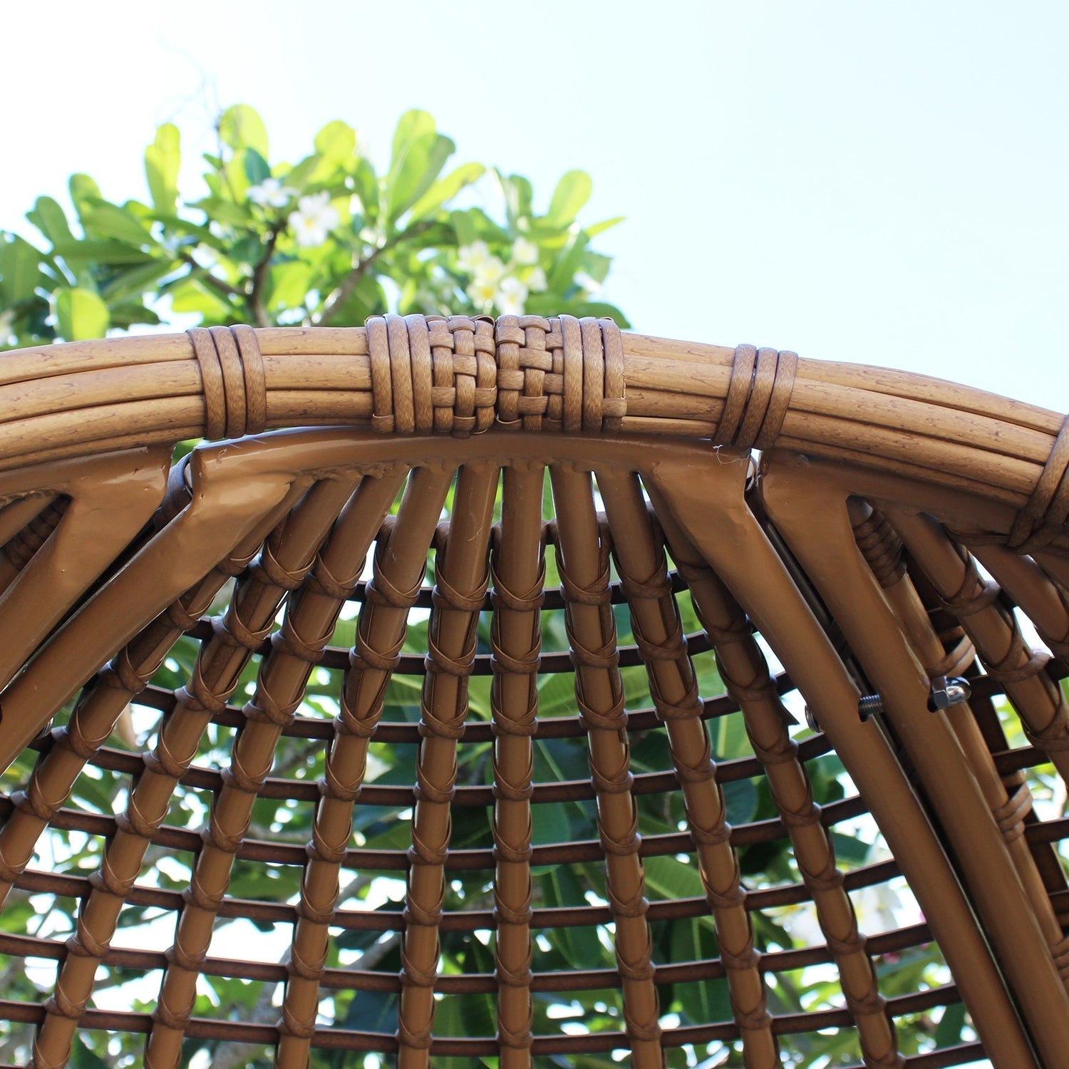 Cocoon Daybed Lounger | Enclosed Oval Design, 2–3 Seater - Acacia Garden Center