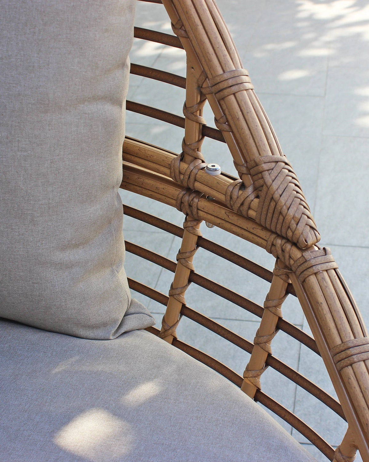 Cocoon Daybed Lounger | Enclosed Oval Design, 2–3 Seater - Acacia Garden Center