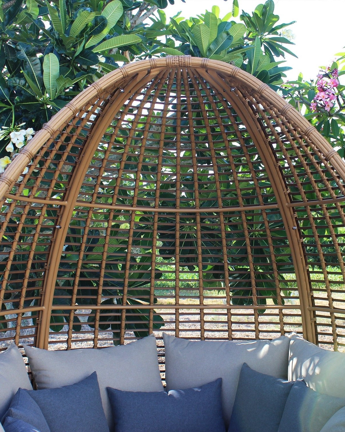 Cocoon Daybed Lounger | Enclosed Oval Design, 2–3 Seater - Acacia Garden Center