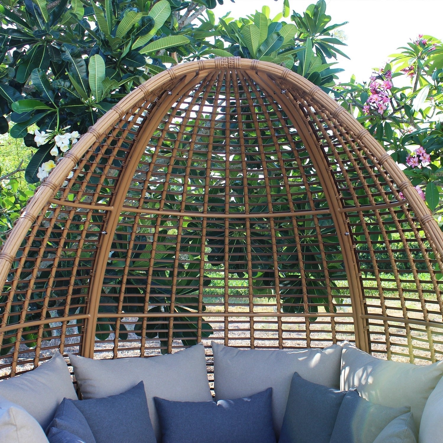 Cocoon Daybed Lounger | Enclosed Oval Design, 2–3 Seater - Acacia Garden Center