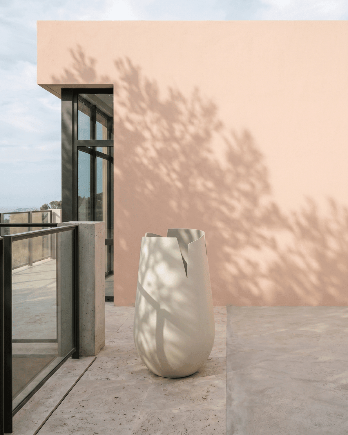 Fibreclay Tear Pot | Scratched Edge Detail, Dia. 75–100 cm - Acacia Garden Center