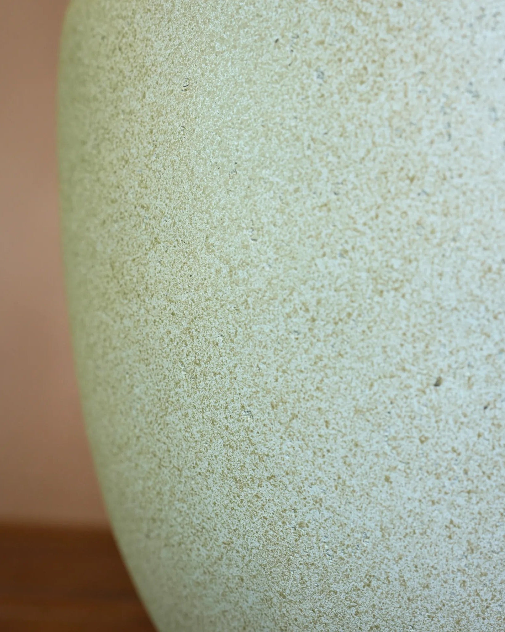 Grigio Egg Pot (Antique White) - Acacia Garden Center