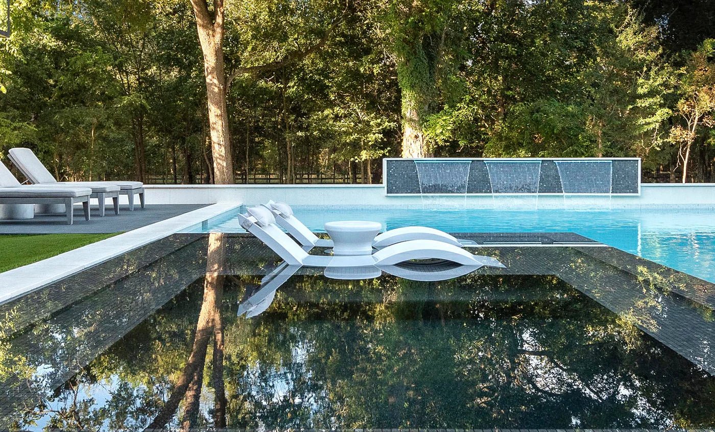 Ledge Lounger Signature Chaise - Acacia Garden Center