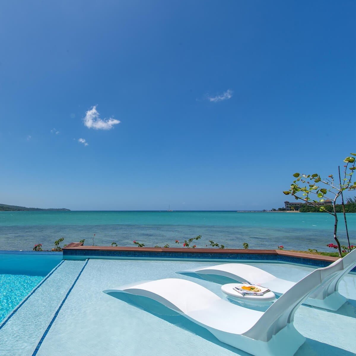 Ledge Lounger Signature Chaise Deep - Acacia Garden Center