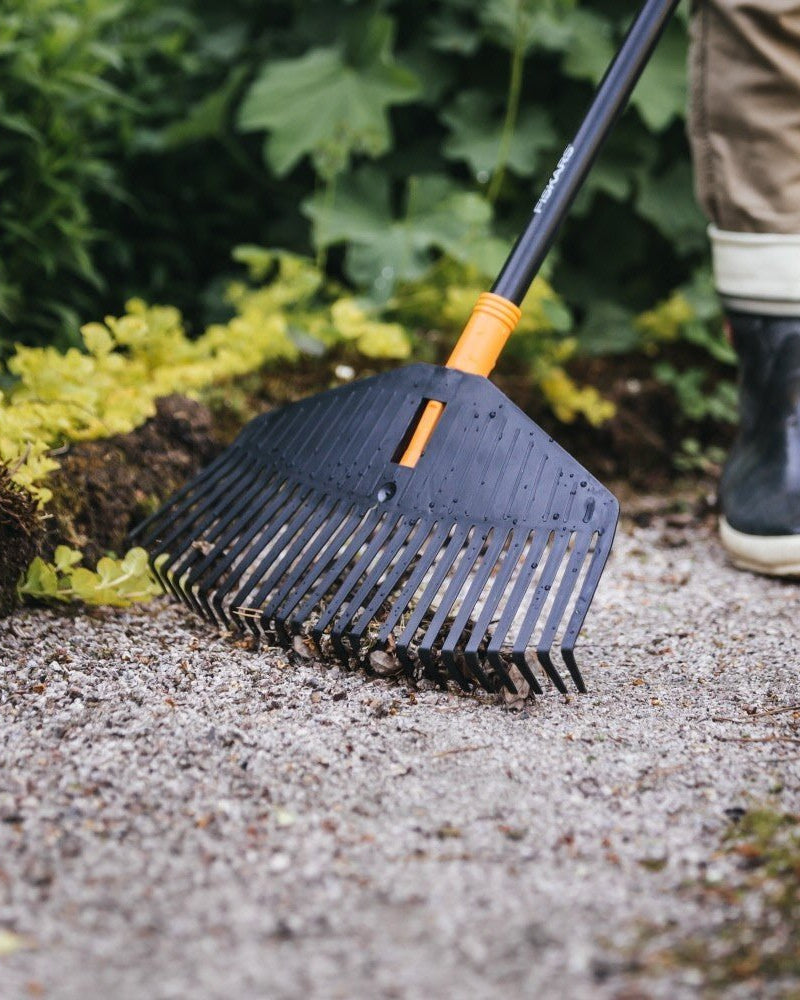 Solid Leaf Rake - Medium - (135026) - Acacia Garden Center