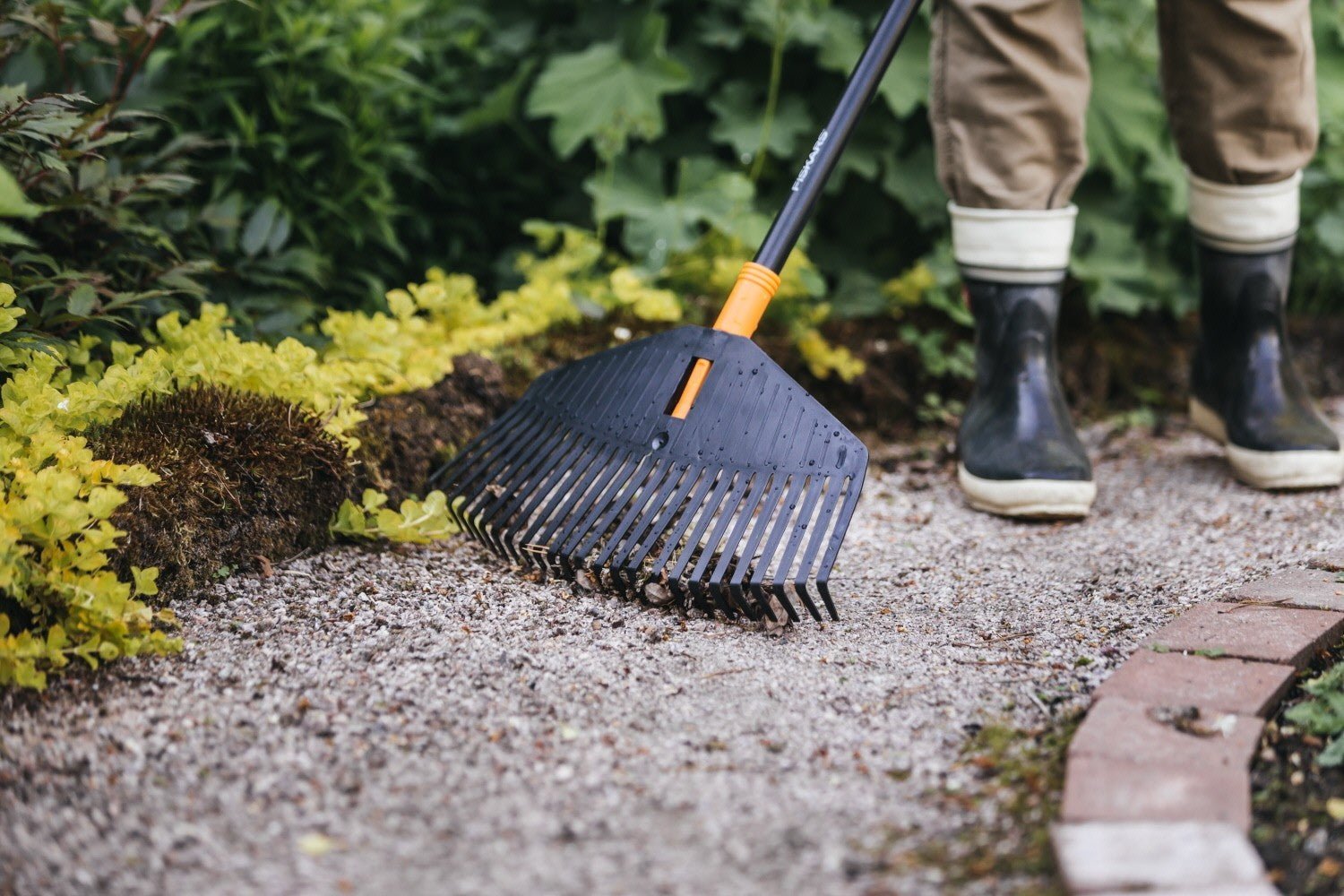 Solid Leaf Rake - Medium - (135026) - Acacia Garden Center