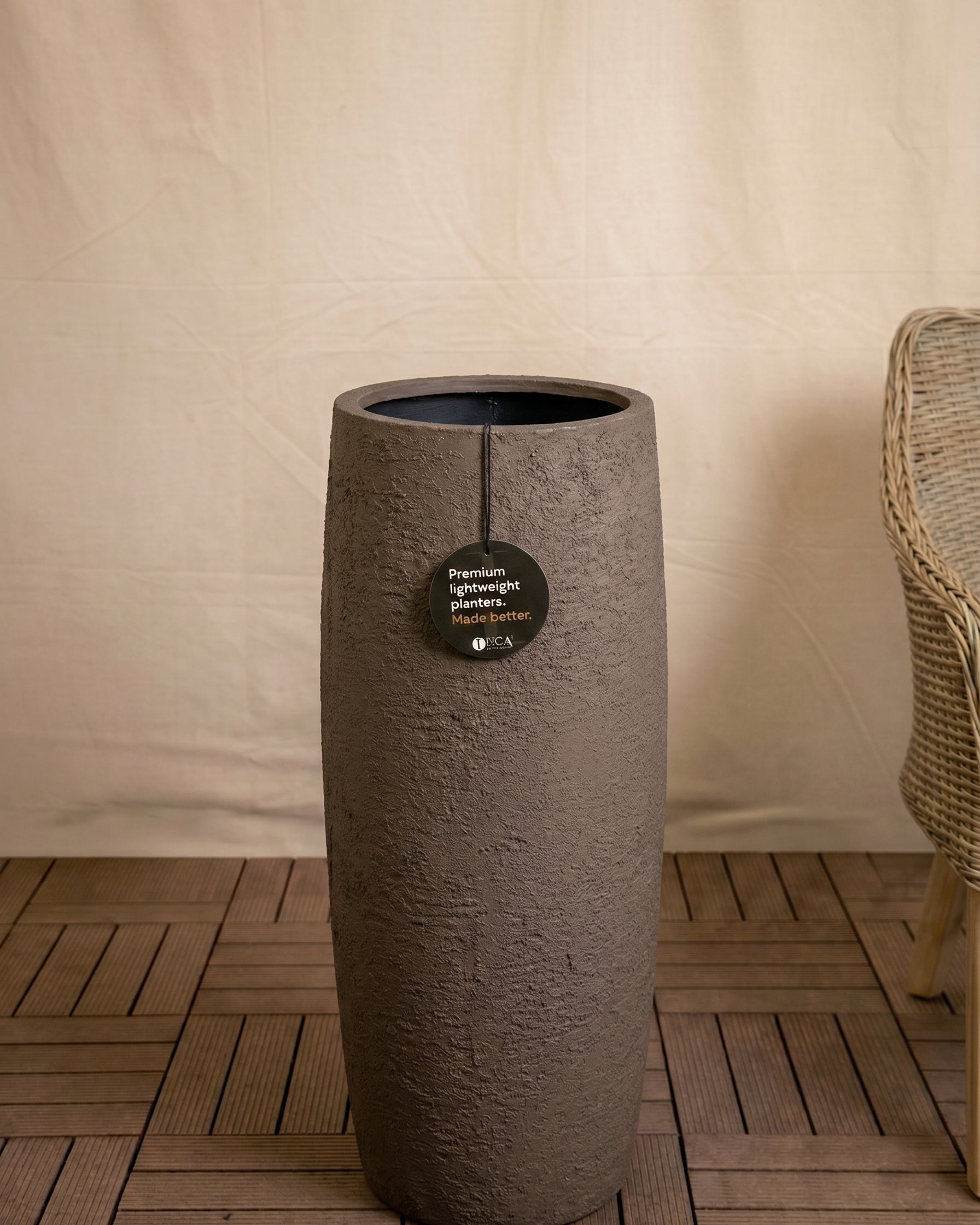 Struttura Modern Vase | Tall Tapered Planter, Dia. 112–137 cm - Acacia Garden Center