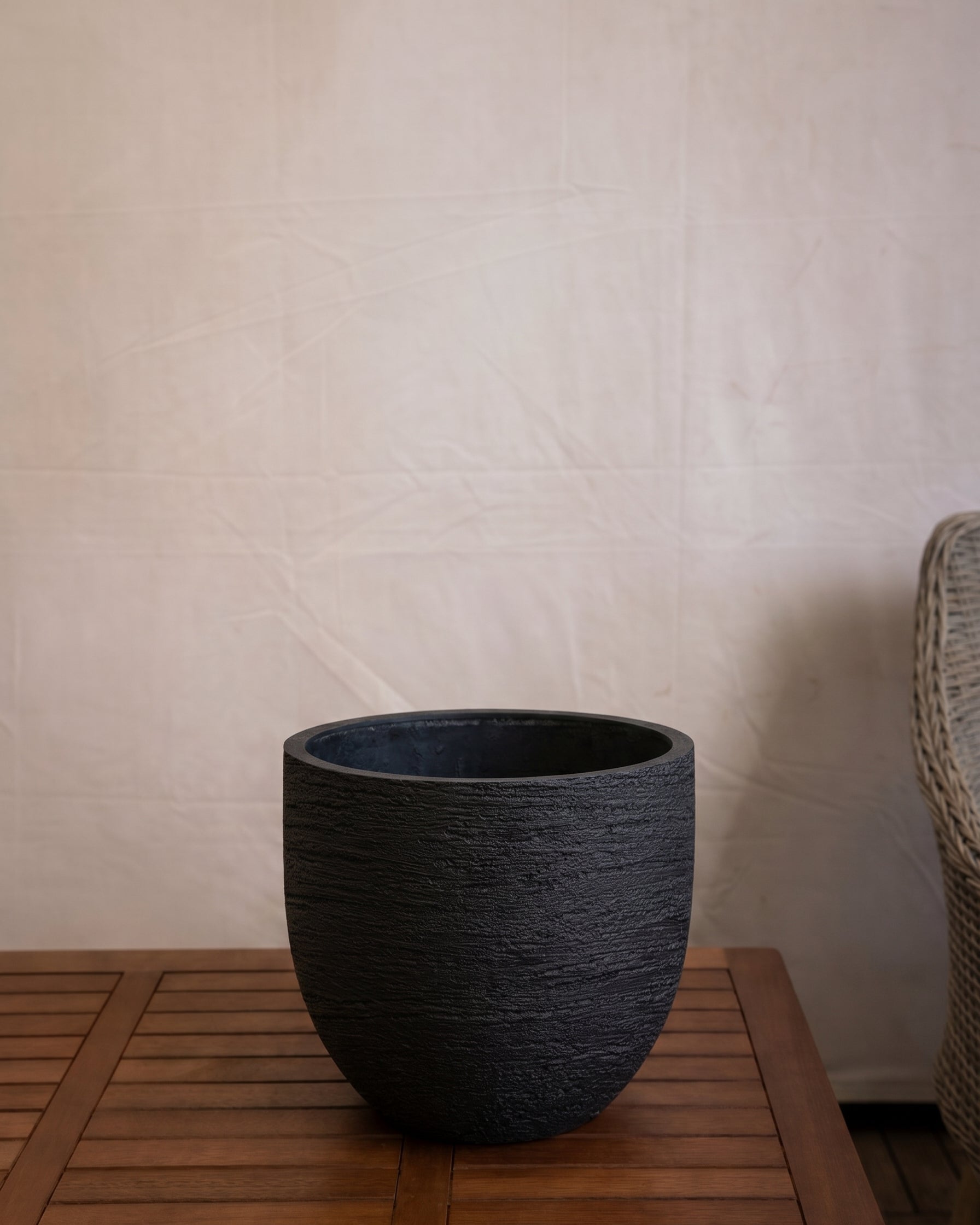 Terreno New Egg Pot | Textured Planter, Dia. 36–94 cm - Acacia Garden Center
