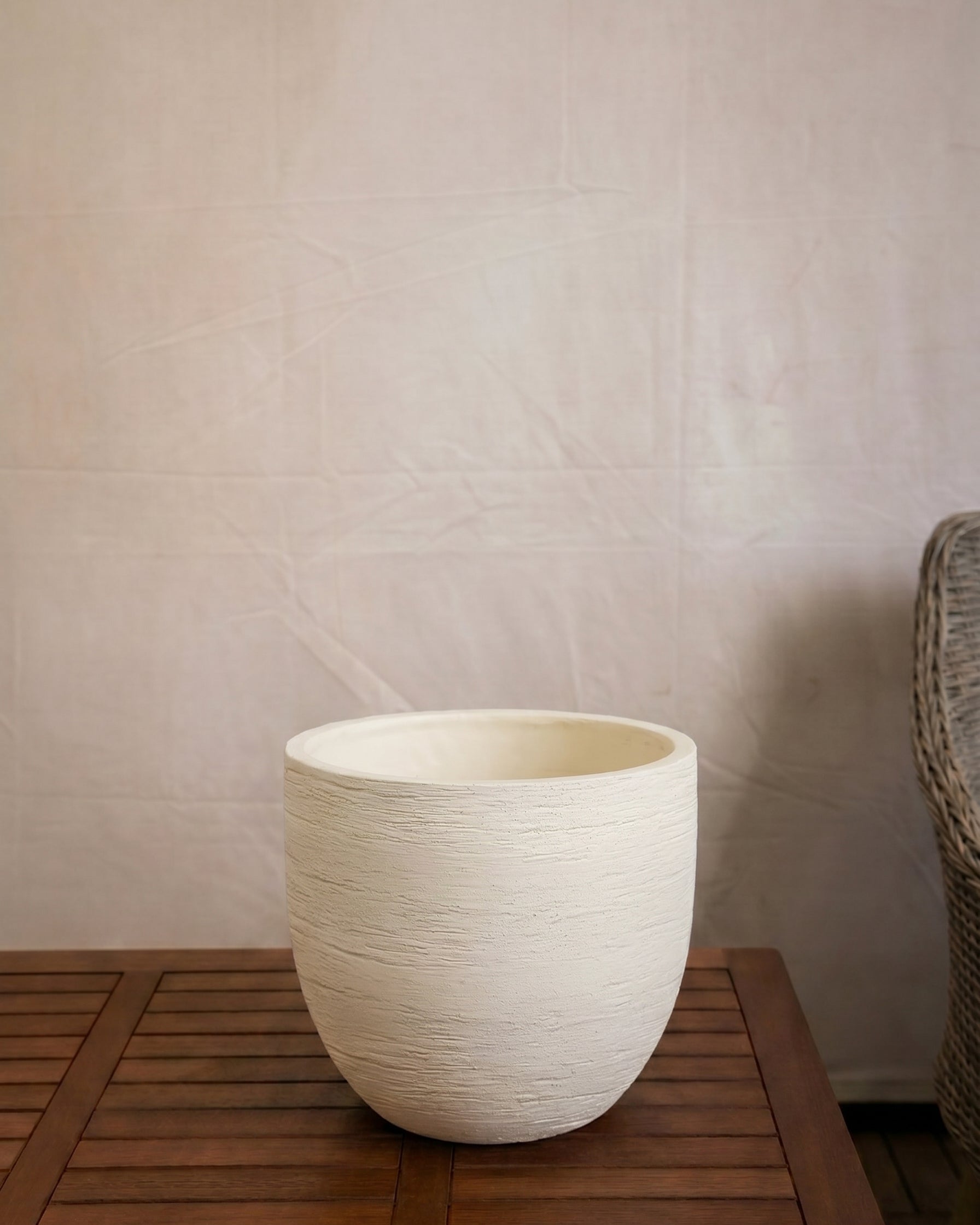 Terreno New Egg Pot | Textured Planter, Dia. 36–94 cm - Acacia Garden Center