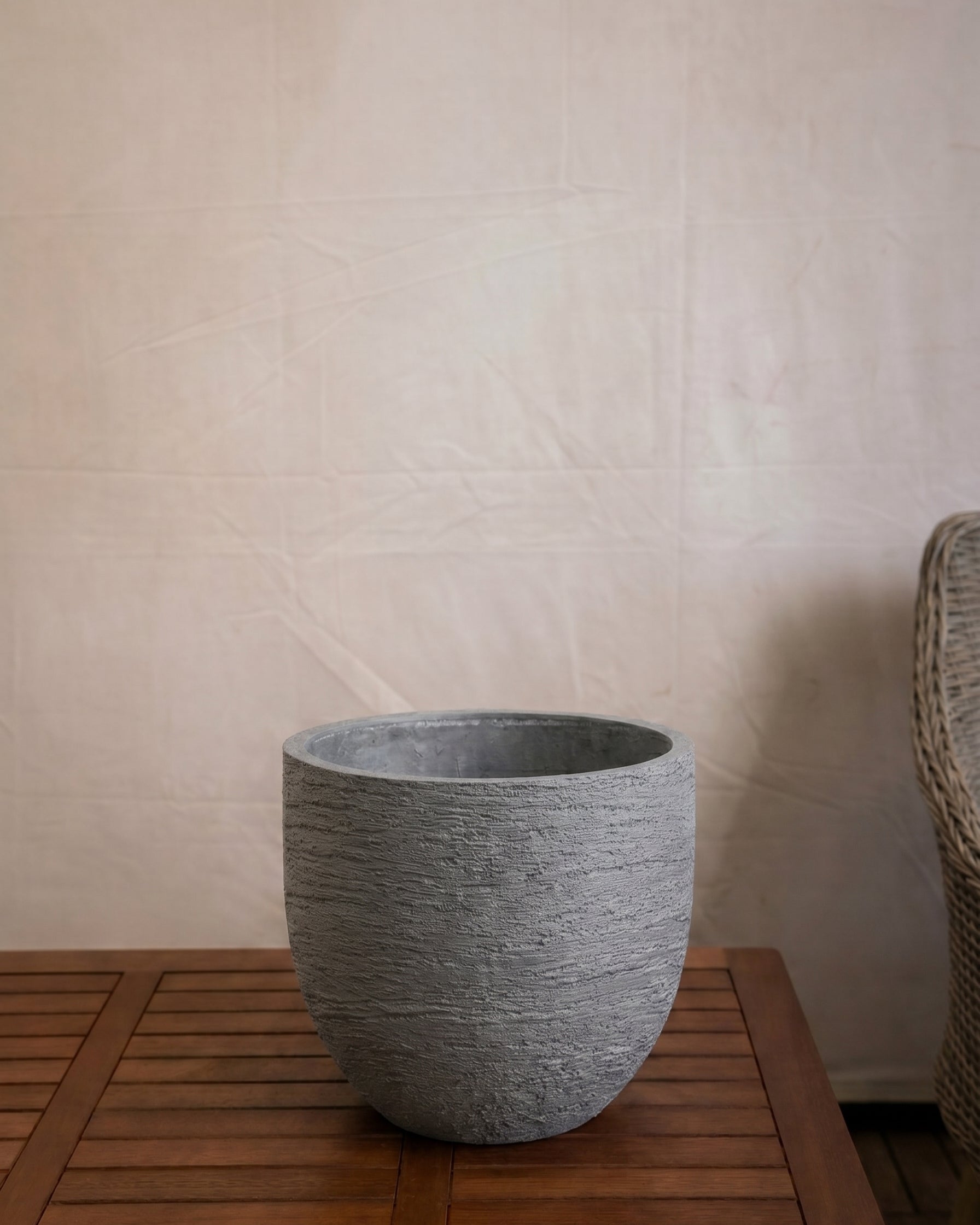 Terreno New Egg Pot | Textured Planter, Dia. 36–94 cm - Acacia Garden Center