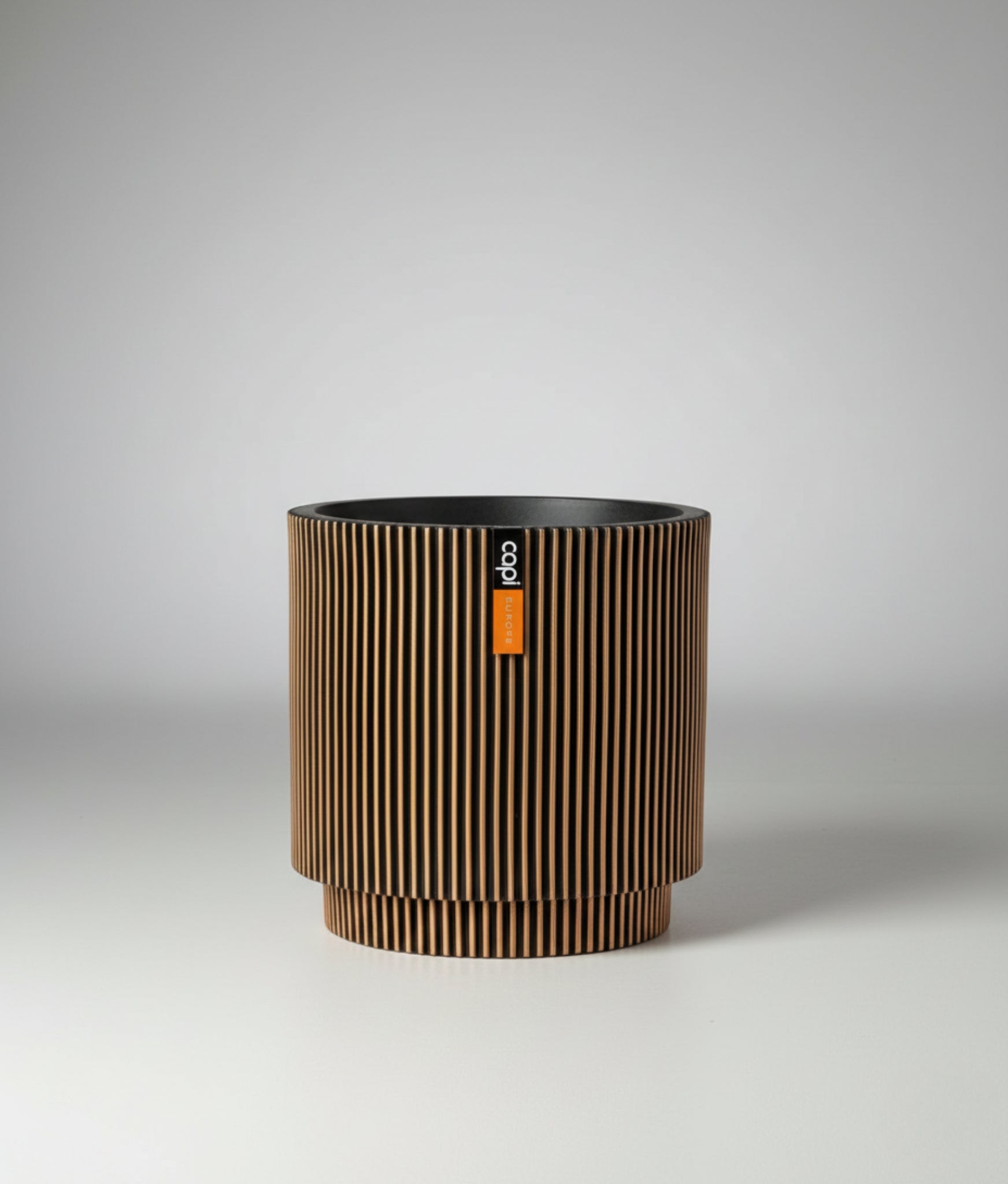 مزهرية كابي أوروبا ذات الأخدود الأنيق