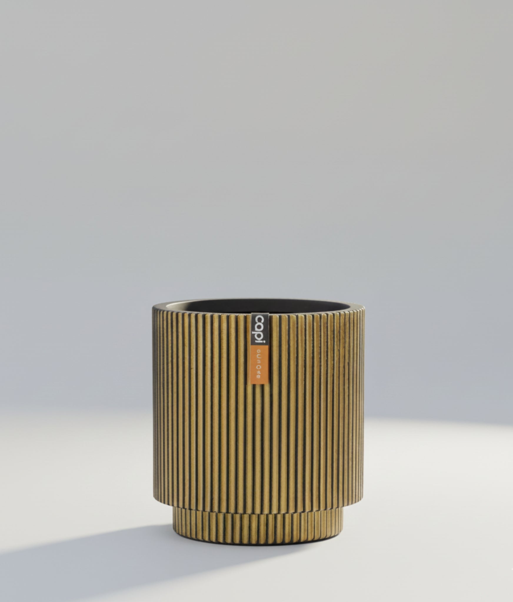 مزهرية أسطوانية مجوفة من كابي أوروبا