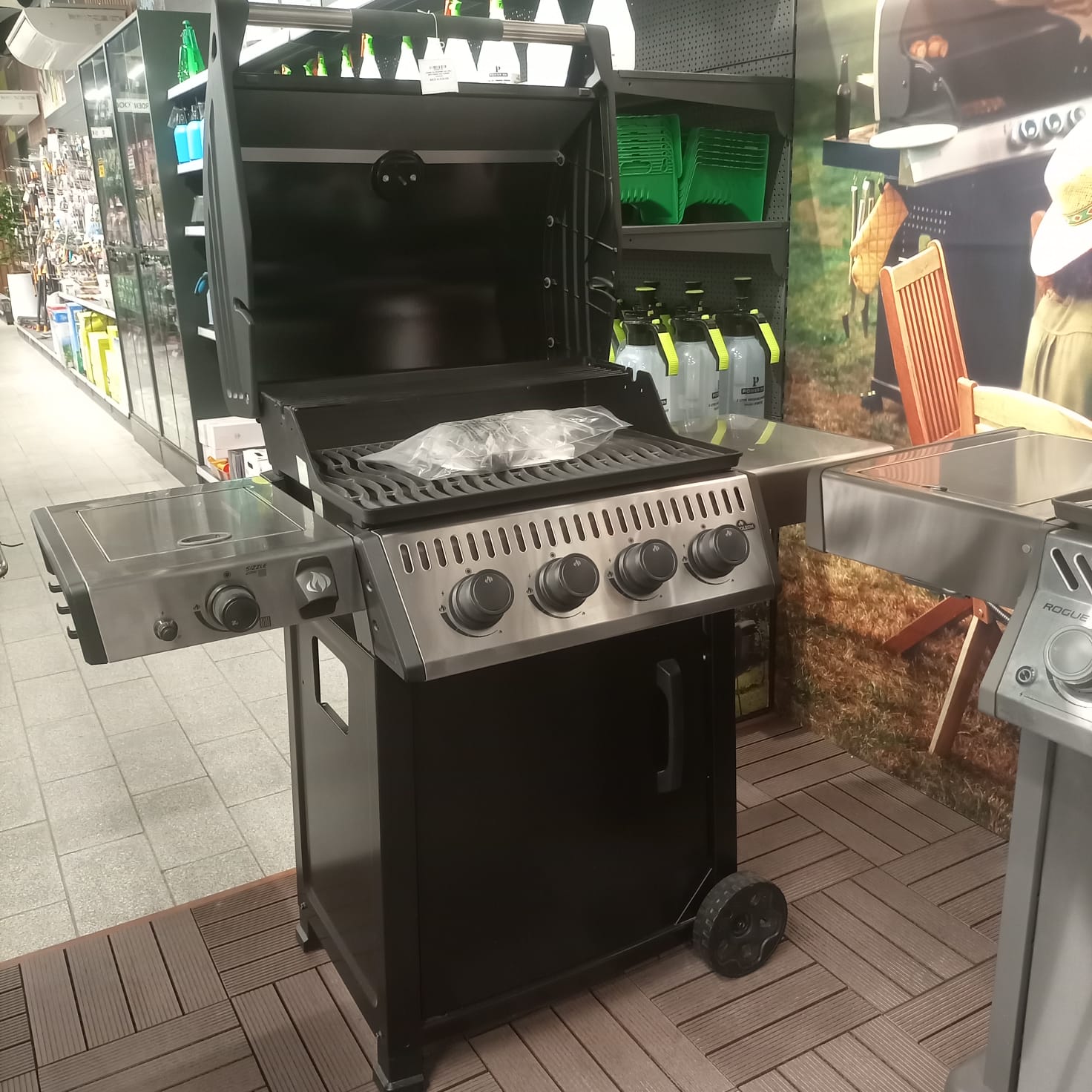 Napoleon Gas BBQ Grill Legend 425 Propane Gas Grill with Range Side Burner