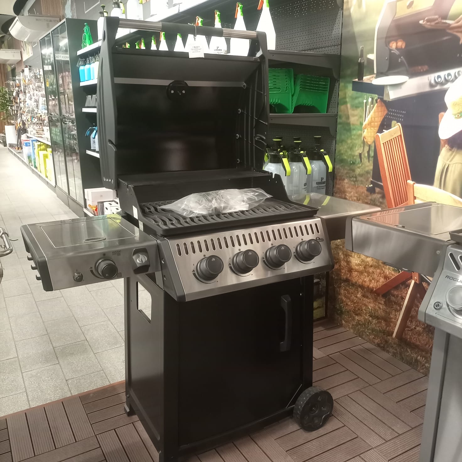 Napoleon Gas BBQ Grill Legend 425 Propane Gas Grill with Range Side Burner