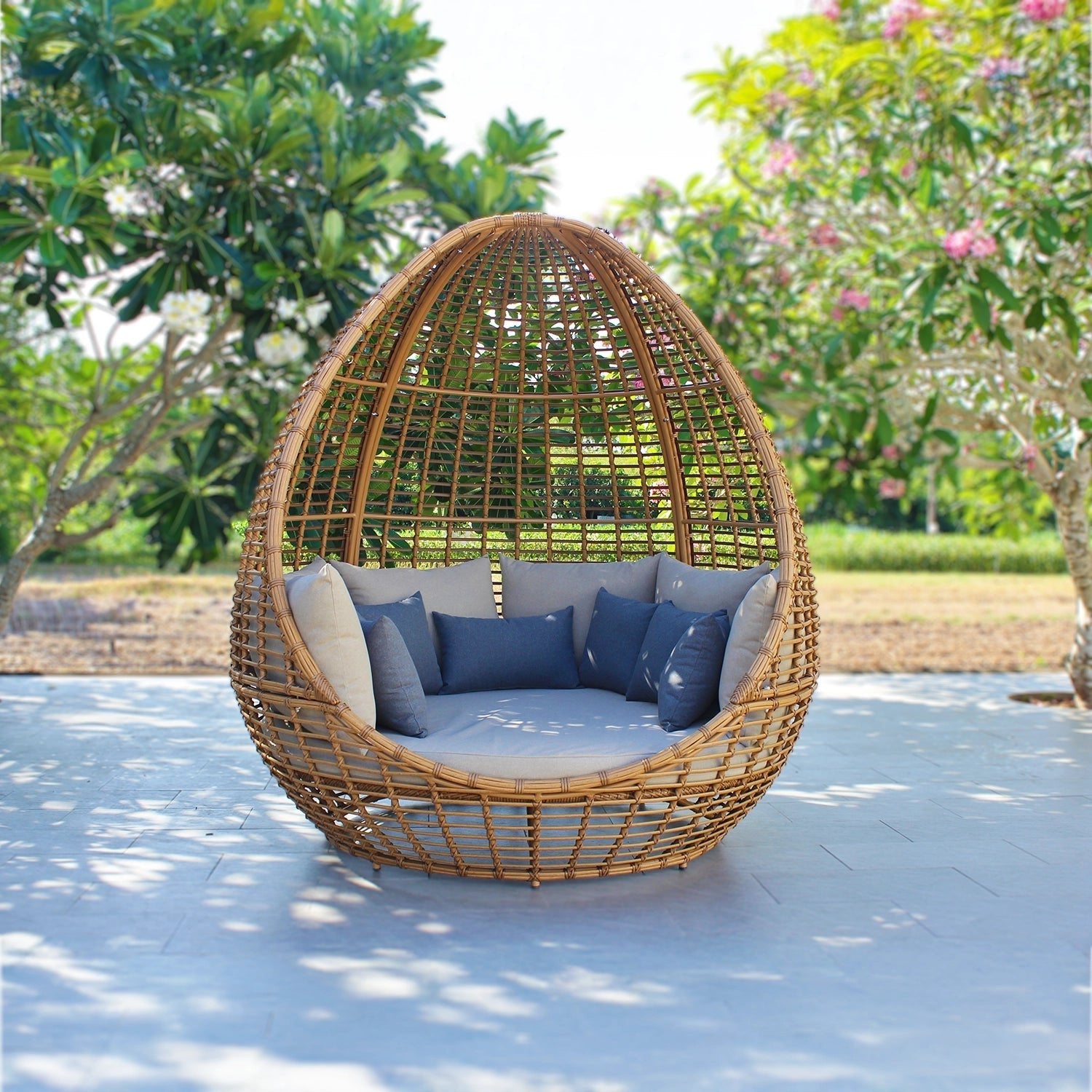 Cocoon Daybed Lounger | Enclosed Oval Design, 2–3 Seater - Acacia Garden Center