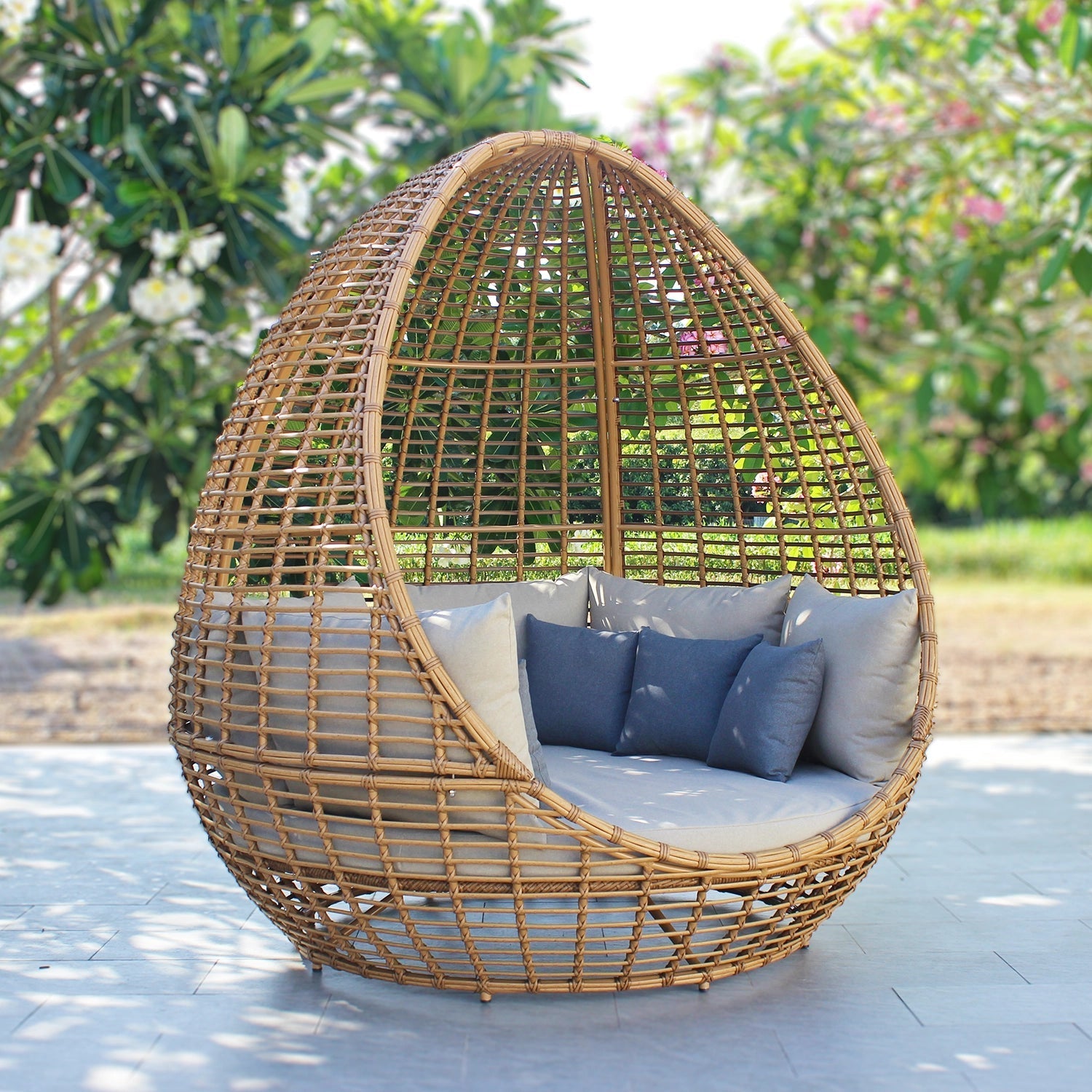 Cocoon Daybed Lounger | Enclosed Oval Design, 2–3 Seater - Acacia Garden Center