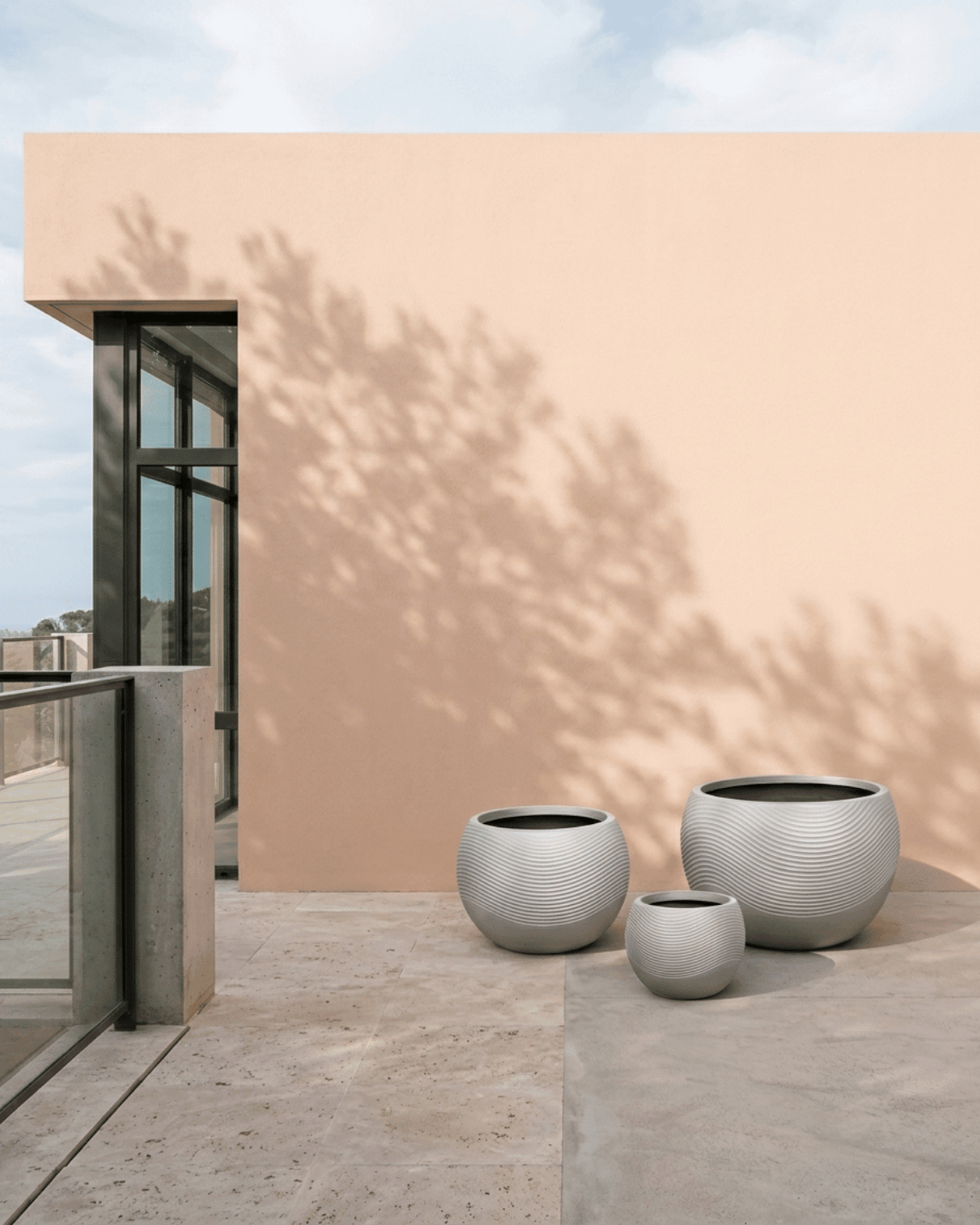 Fiberclay DW235784 | Dark Grey Pot - Lightweight, Heat - Tolerant - Acacia Garden Center