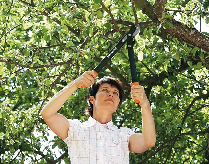 Fiskars Power Gear Bypass Loper M - (112200) - Acacia Garden Center