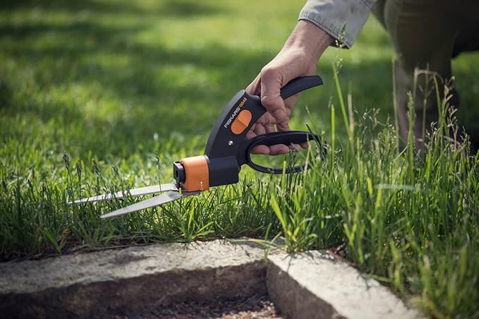 Fiskars Servo - boosted Grass Shear - (113680) - Acacia Garden Center
