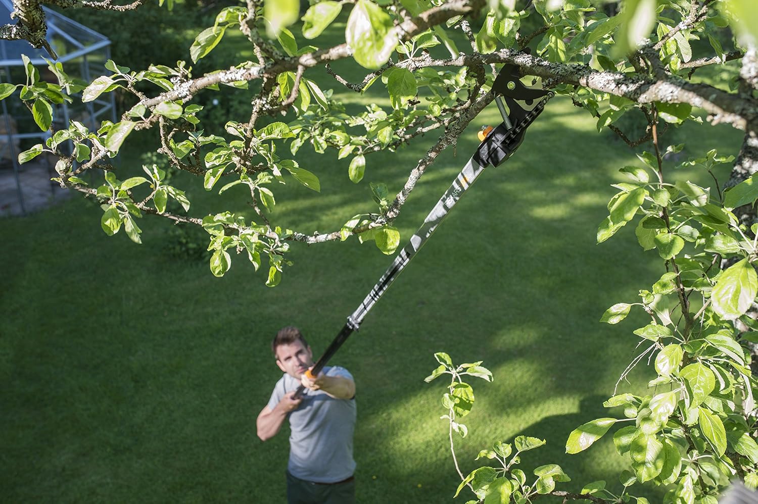 Fiskars Universal Telescope Garden Cutter - (115560) - Acacia Garden Center
