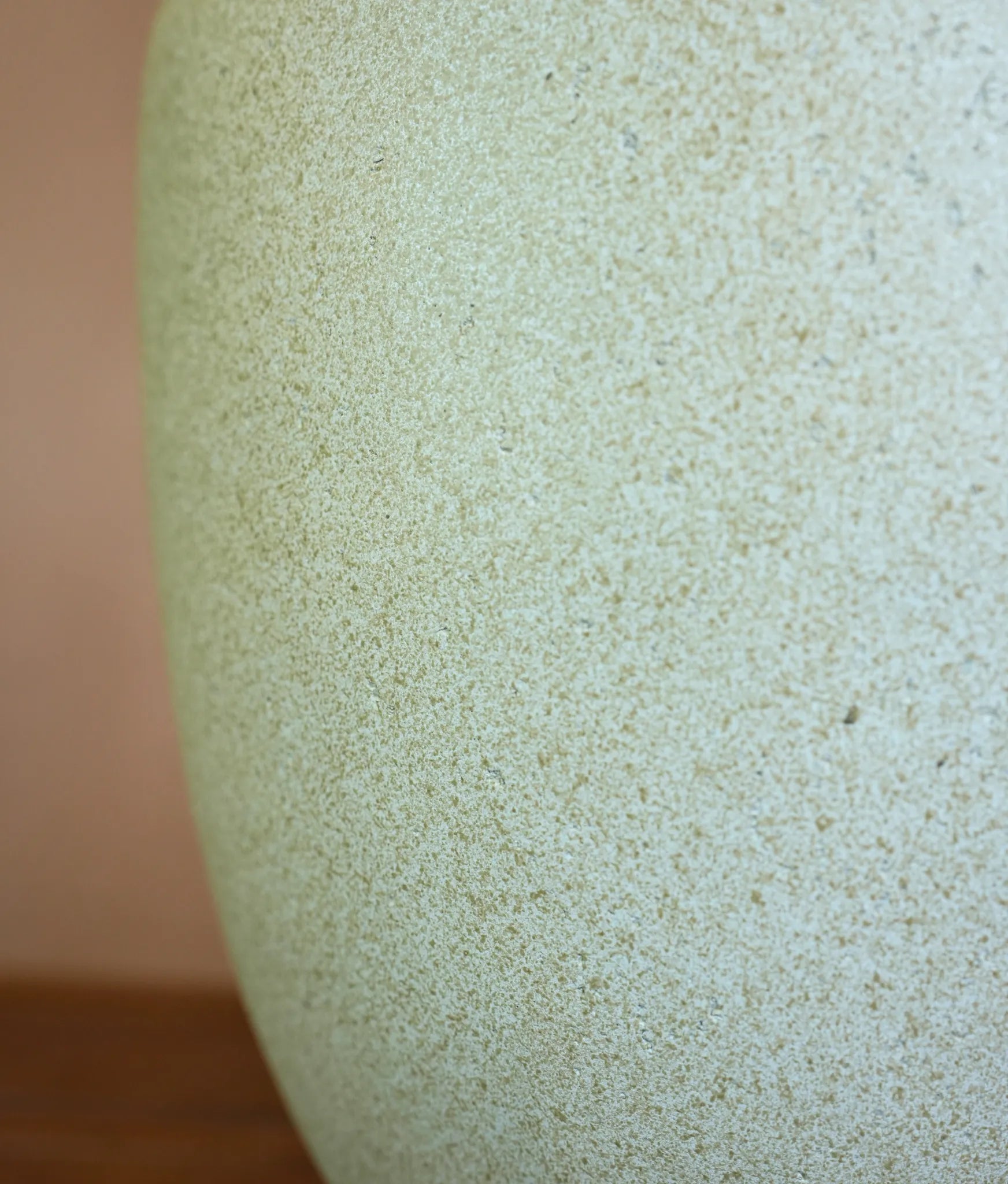Grigio Egg Pot (Antique White) - Acacia Garden Center