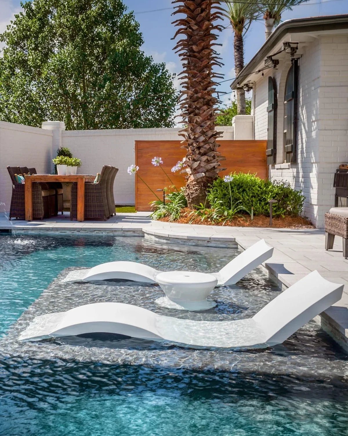 Signature Chaise - Acacia Garden Center