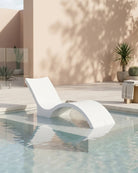 Signature Chaise Deep - Acacia Garden Center