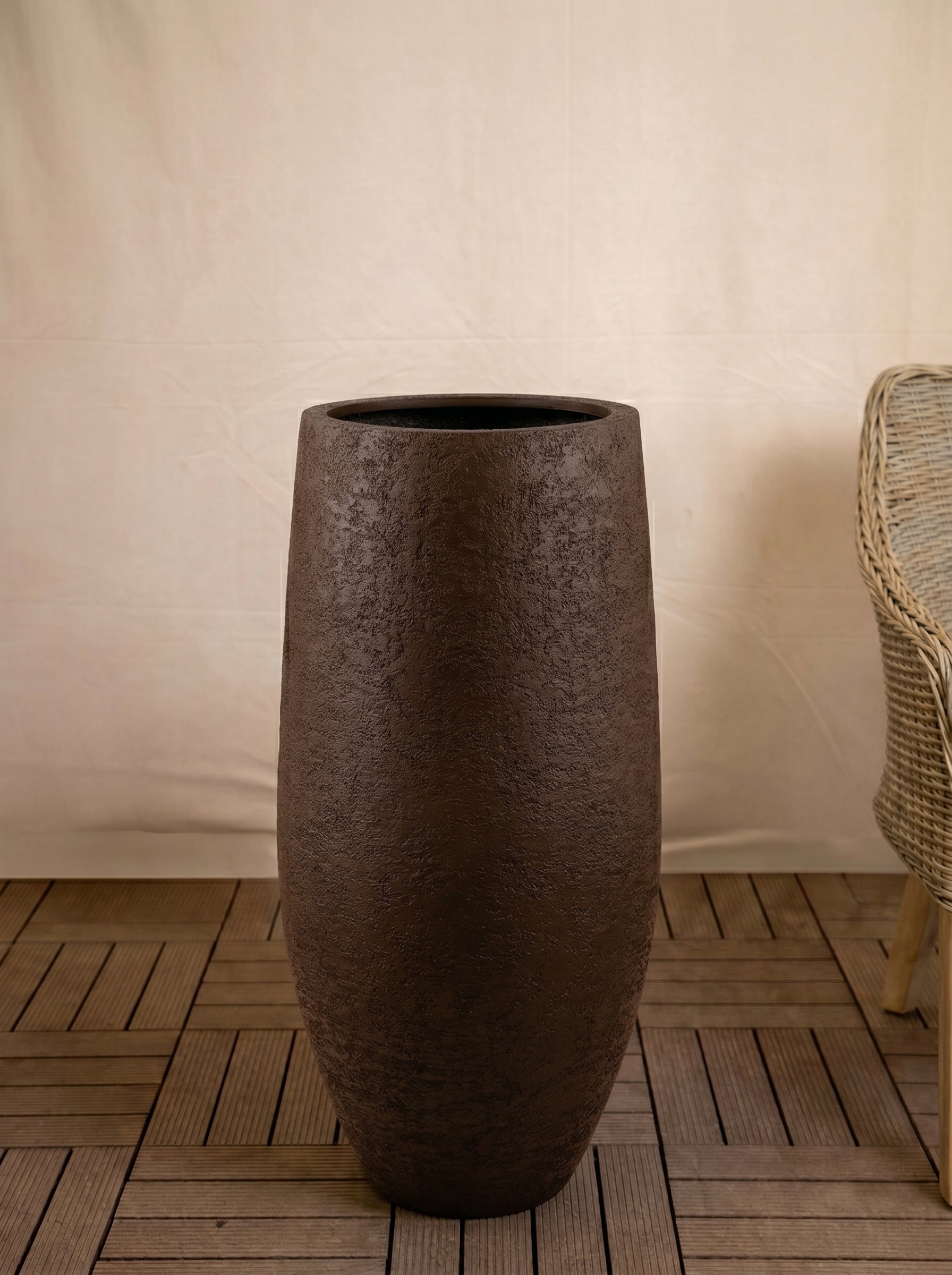 Struttura Tear Vase | Tapered Teardrop Planter, Dia. 80–100 cm - Acacia Garden Center