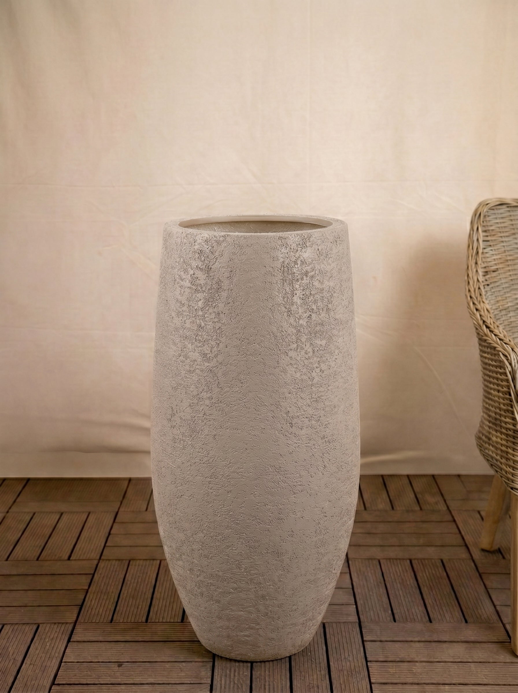 Struttura Tear Vase | Tapered Teardrop Planter, Dia. 80–100 cm - Acacia Garden Center