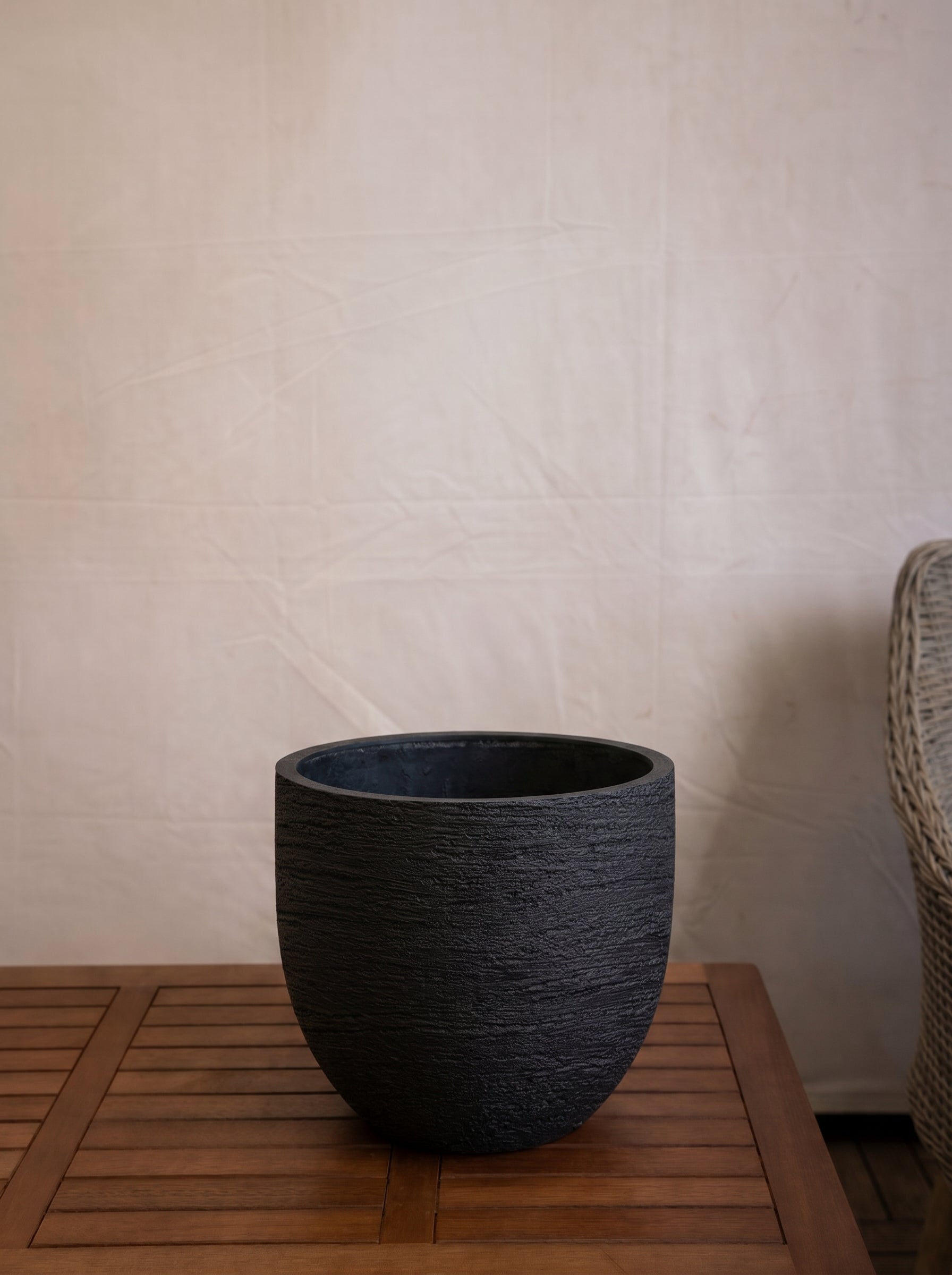 Terreno New Egg Pot | Textured Planter, Dia. 36–94 cm - Acacia Garden Center