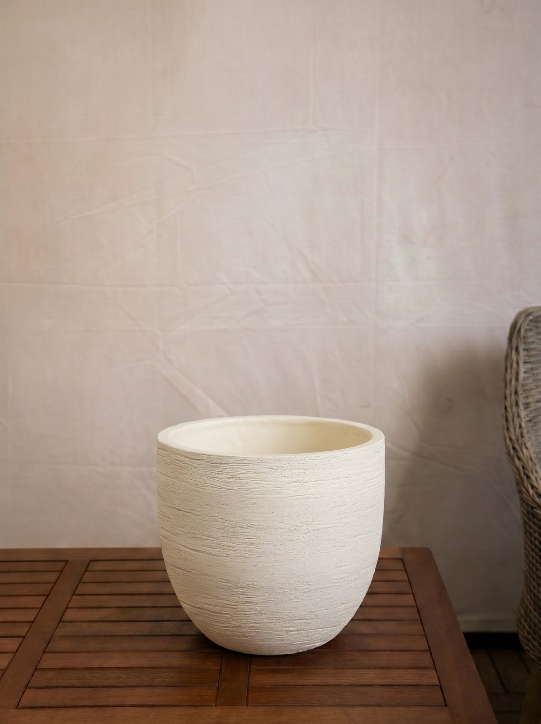 Terreno New Egg Pot | Textured Planter, Dia. 36–94 cm - Acacia Garden Center