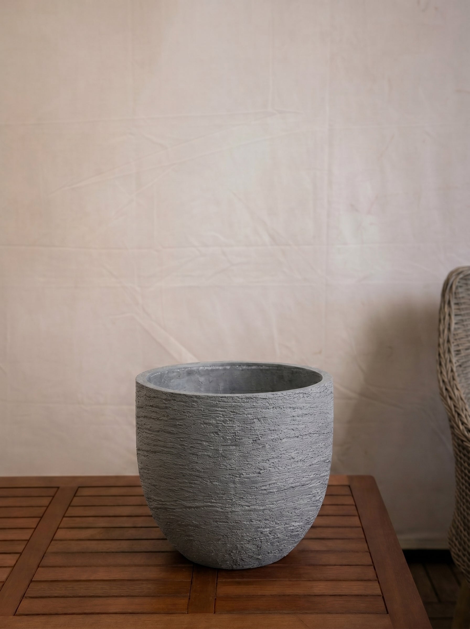 Terreno New Egg Pot | Textured Planter, Dia. 36–94 cm - Acacia Garden Center